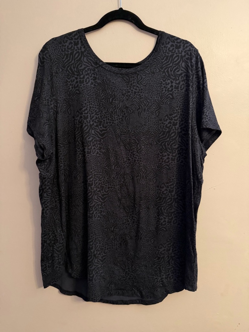 torrid Black Short Sleeve Subtle Animal Print Tee